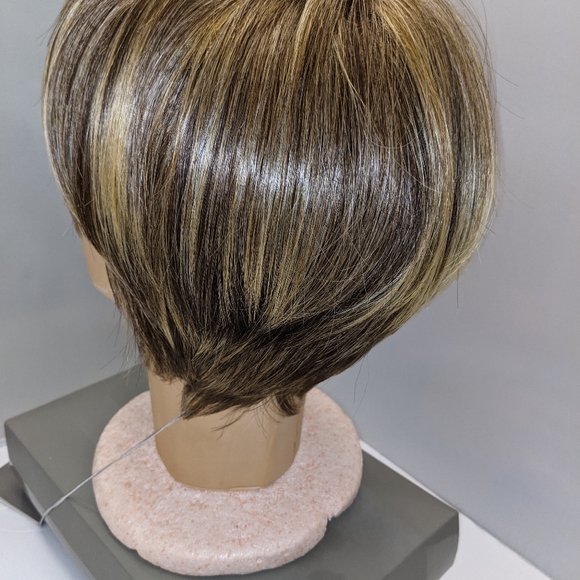 Raquel Welch - Modern Love Wig - Picture 8 of 13